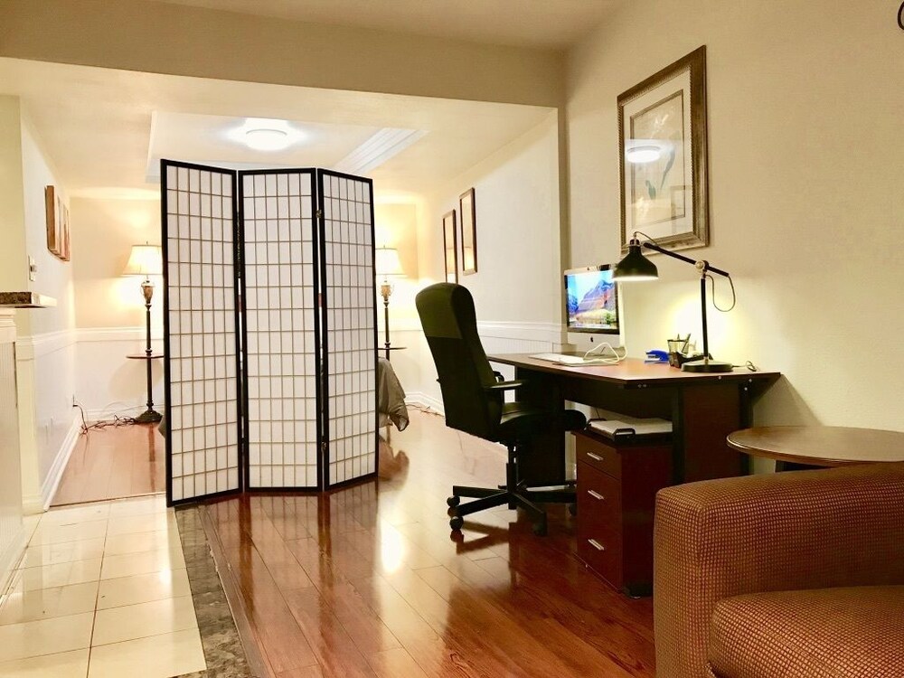Executive Condo, 1 Bedroom, Balcony, City View - Room