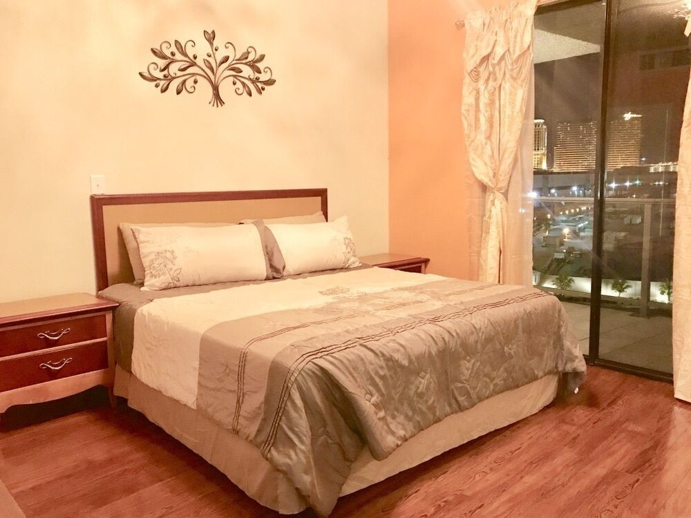 Executive Condo, 1 Bedroom, Balcony, City View - Room