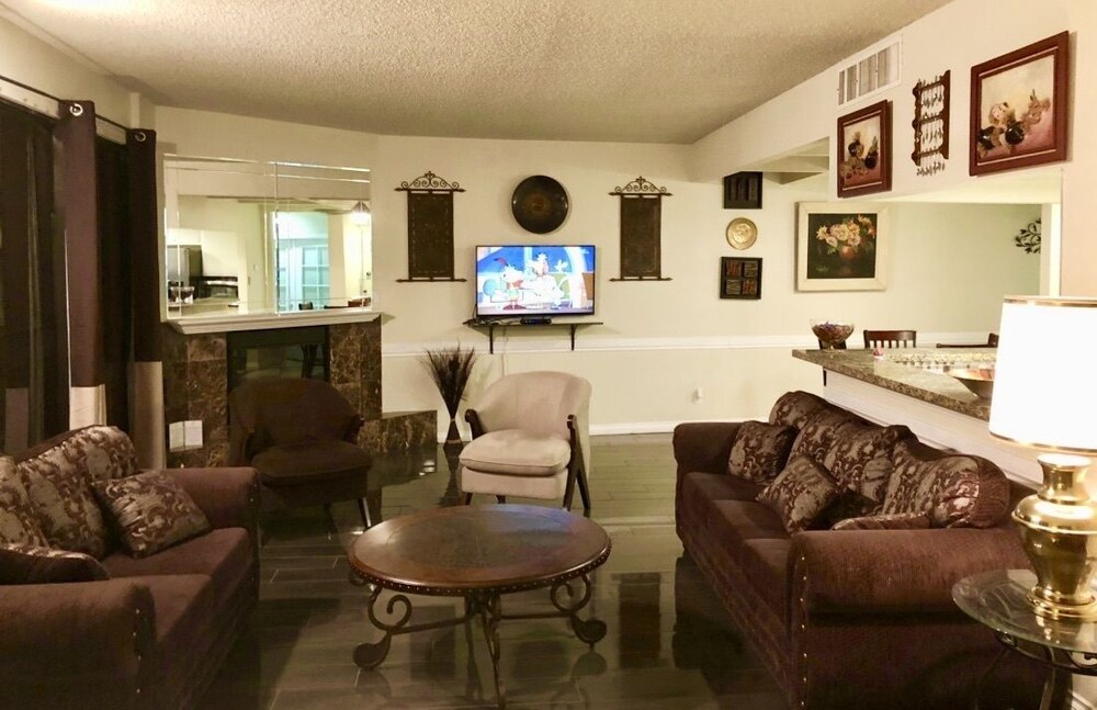 Executive Condo, 2 Bedrooms, Balcony, Pool View - Living Area