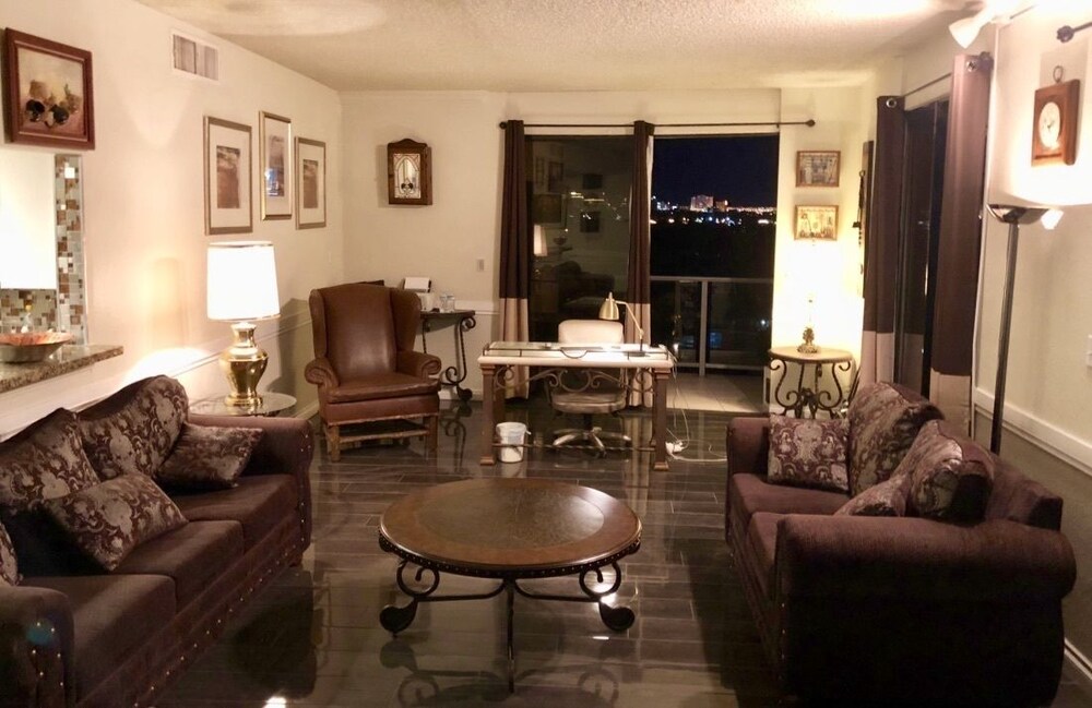 Executive Condo, 2 Bedrooms, Balcony, Pool View - Living Area