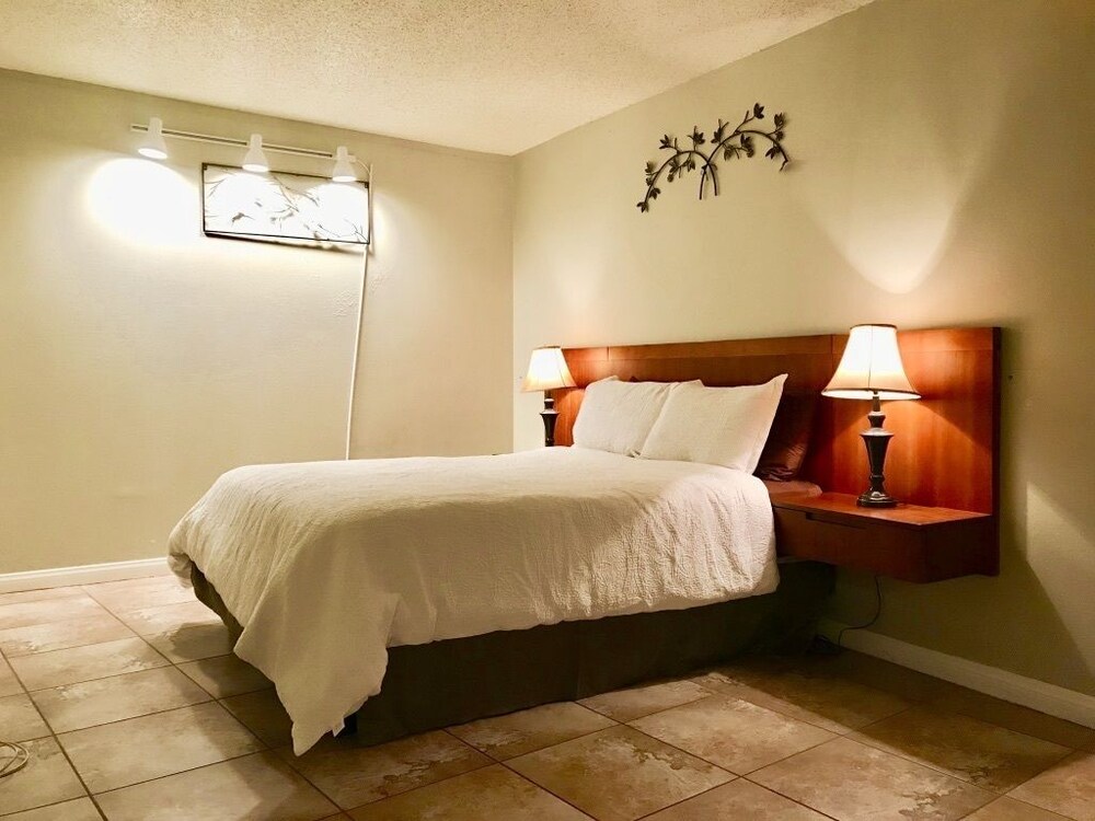 Executive Condo, 1 Bedroom, Balcony, Courtyard View - Room