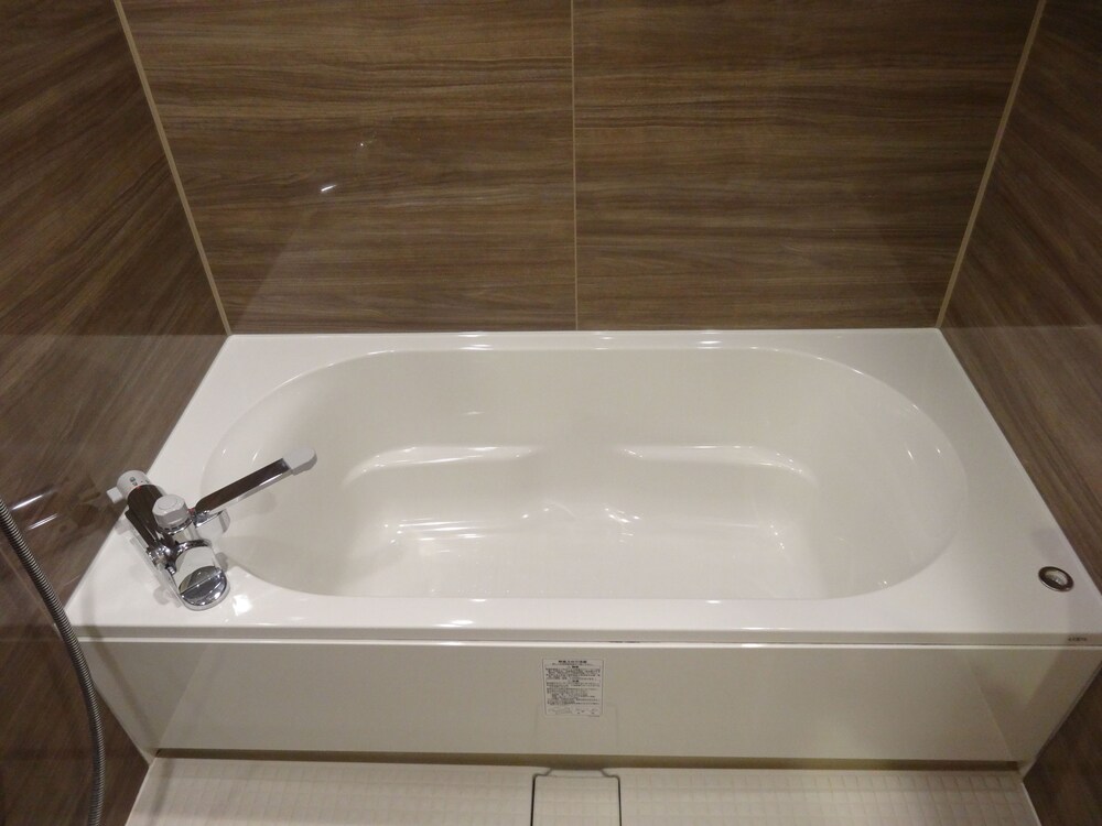 Deep Soaking Bathtub