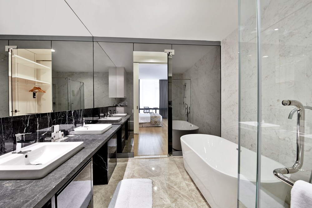 Premier Room, 2 Bedrooms - Bathroom