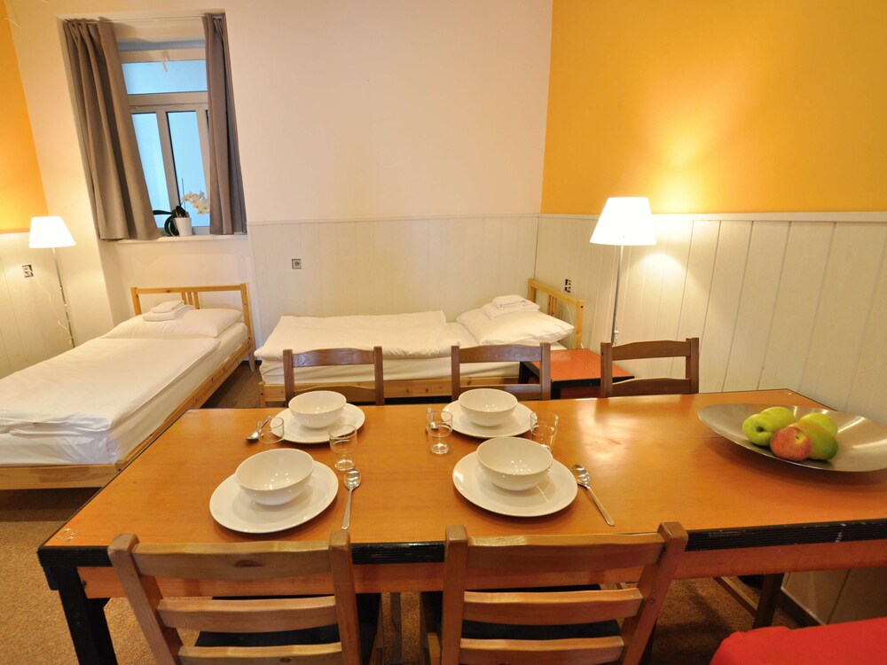 객실 내 식사 (아파트 (Sleeps 8))