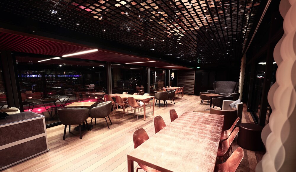 Bar-salon de l'hôtel