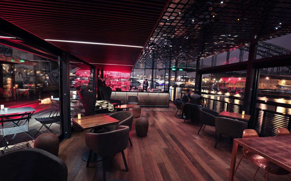 Bar-salon de l'hôtel
