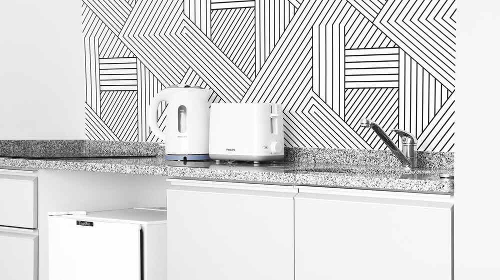 Cocina básica en la habitación