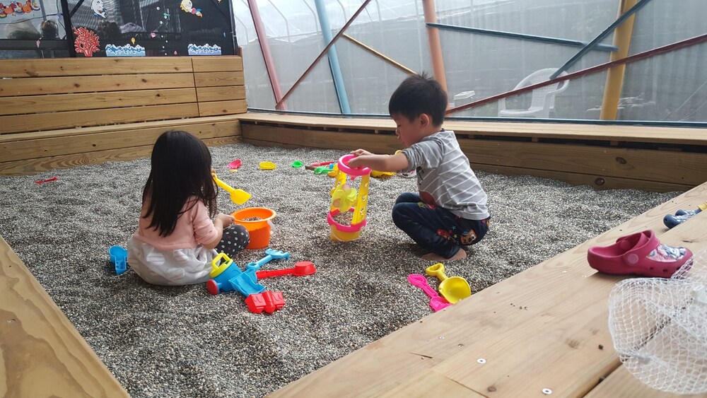 어린이 놀이 공간 – 실내