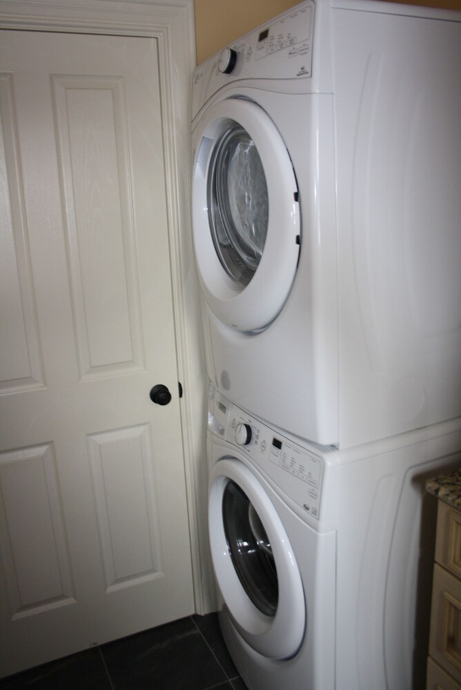 Luxury Cabin, 3 Bedrooms, Balcony (Perch) - Laundry Room