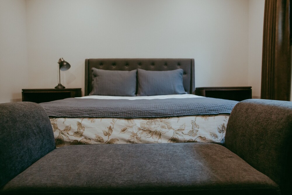 Luxury Chalet, 6 Bedrooms, Patio, Pool View (Heritage) - Guestroom