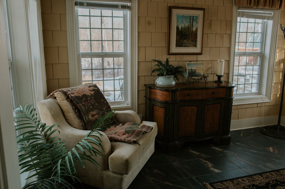Luxury Cabin, 2 Bedrooms, Accessible, Pool View (Hummingbird Inn) - In-Room Amenity