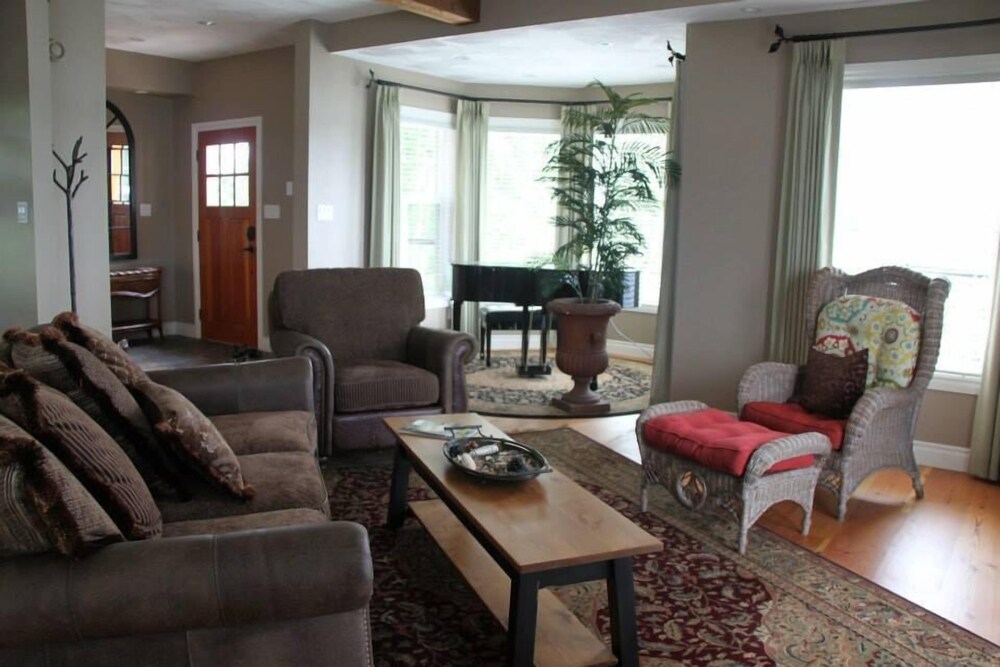 Luxury Cabin, 2 Bedrooms, Jetted Tub, Lake View (Legacy) - Living Area