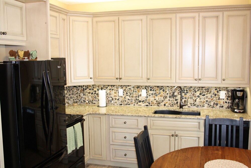 Luxury Cabin, 3 Bedrooms, Balcony (Perch) - In-Room Kitchen