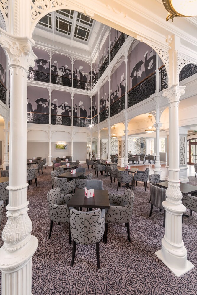Hotel Lounge