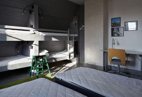 Family Room, Shared Bathroom - Guestroom