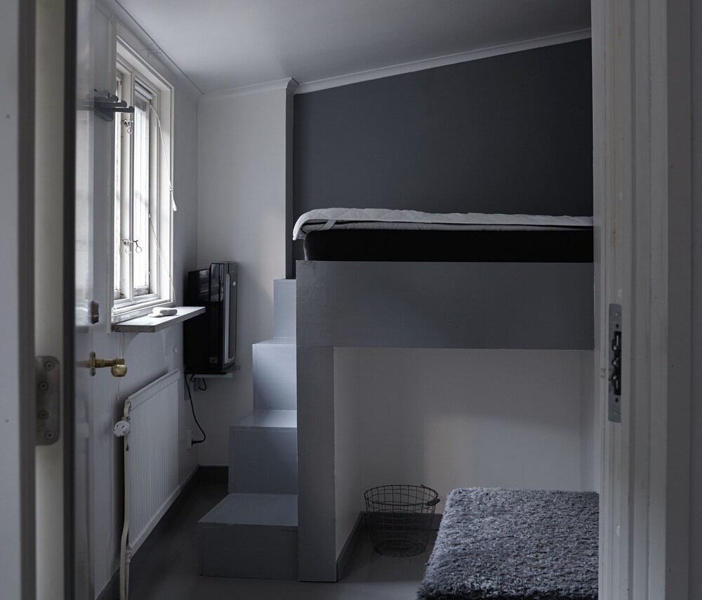 Economy Double Room, Shared Bathroom - Guestroom
