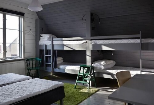 Family Room, Shared Bathroom - Guestroom