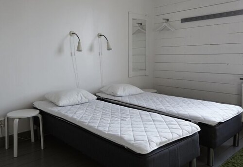 Family Room, Shared Bathroom - Guestroom