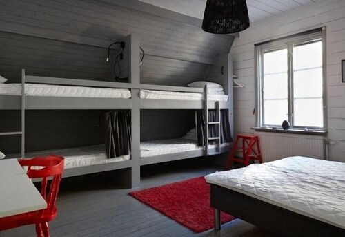 Family Room, Shared Bathroom - Guestroom