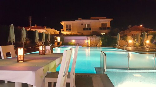 Kamer Suites & Hotel