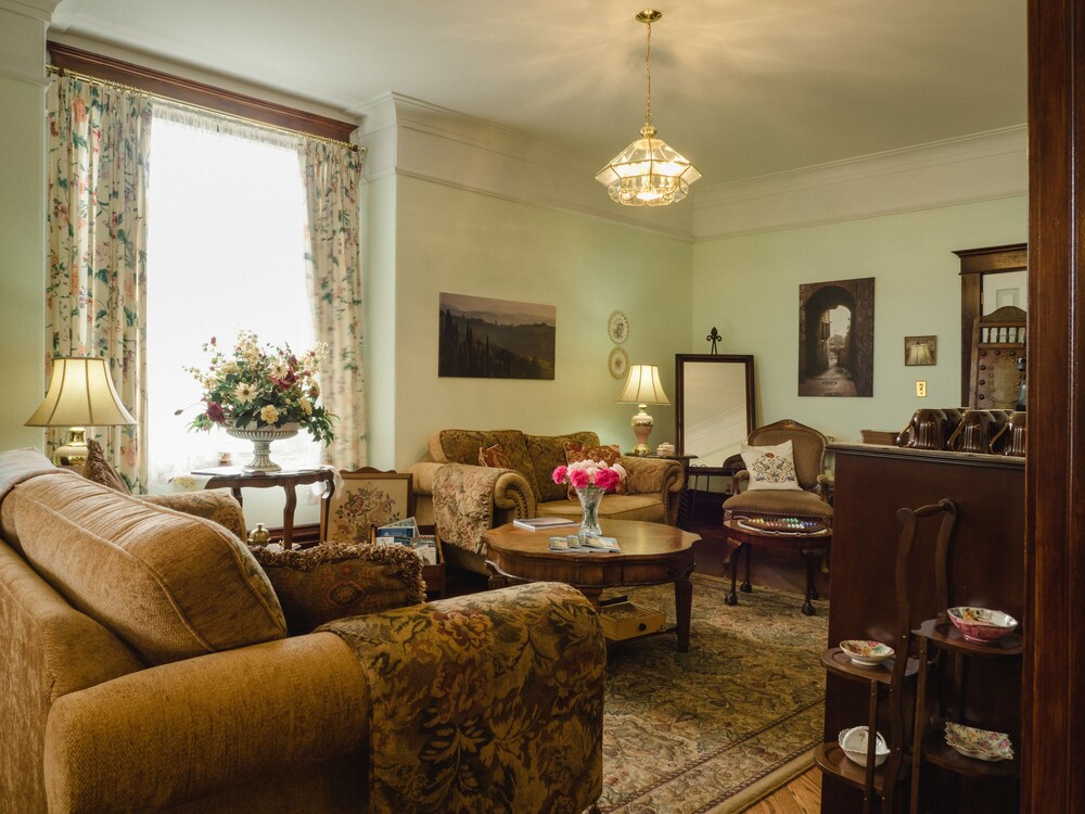 Executive Lounge