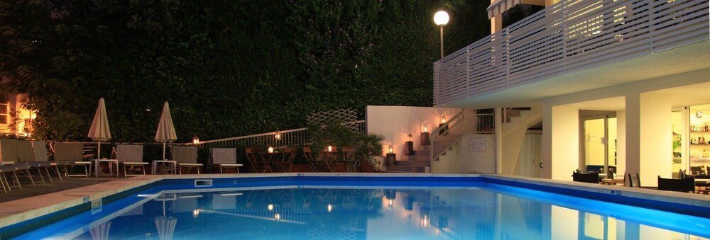 Piscina all'aperto