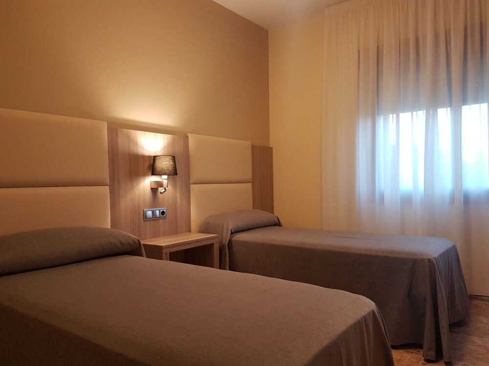 객실 (Apartamento 2 habitaciones, vistas piscina y jardin)