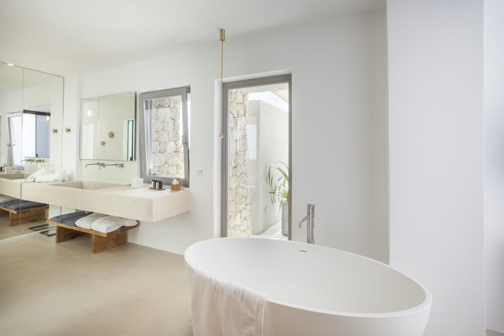 Villa (Summit) - Deep Soaking Bathtub