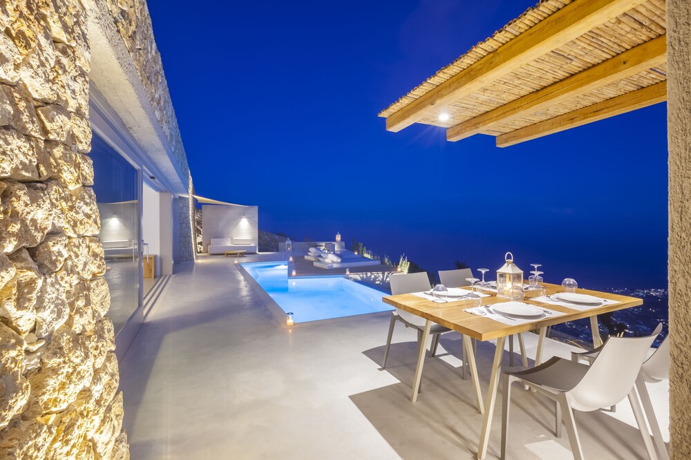 Villa (Summit) - Terrace/Patio