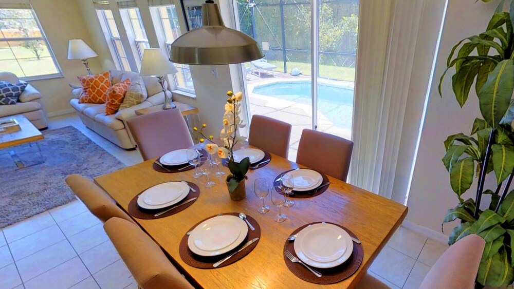 객실 내 식사 (ACO FAMILY - 4 bd TOWNHOME WITH POOL (1717))
