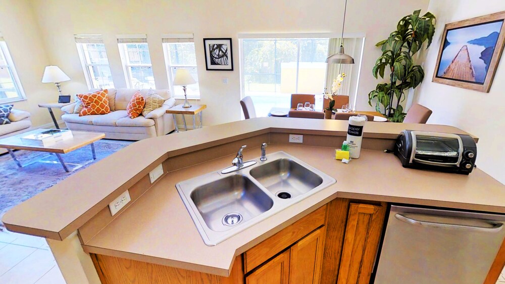 객실 내 주방 (ACO FAMILY - 4 bd TOWNHOME WITH POOL (1717))