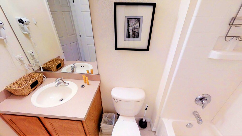 욕실 (ACO FAMILY - 4 bd TOWNHOME WITH POOL (1717))