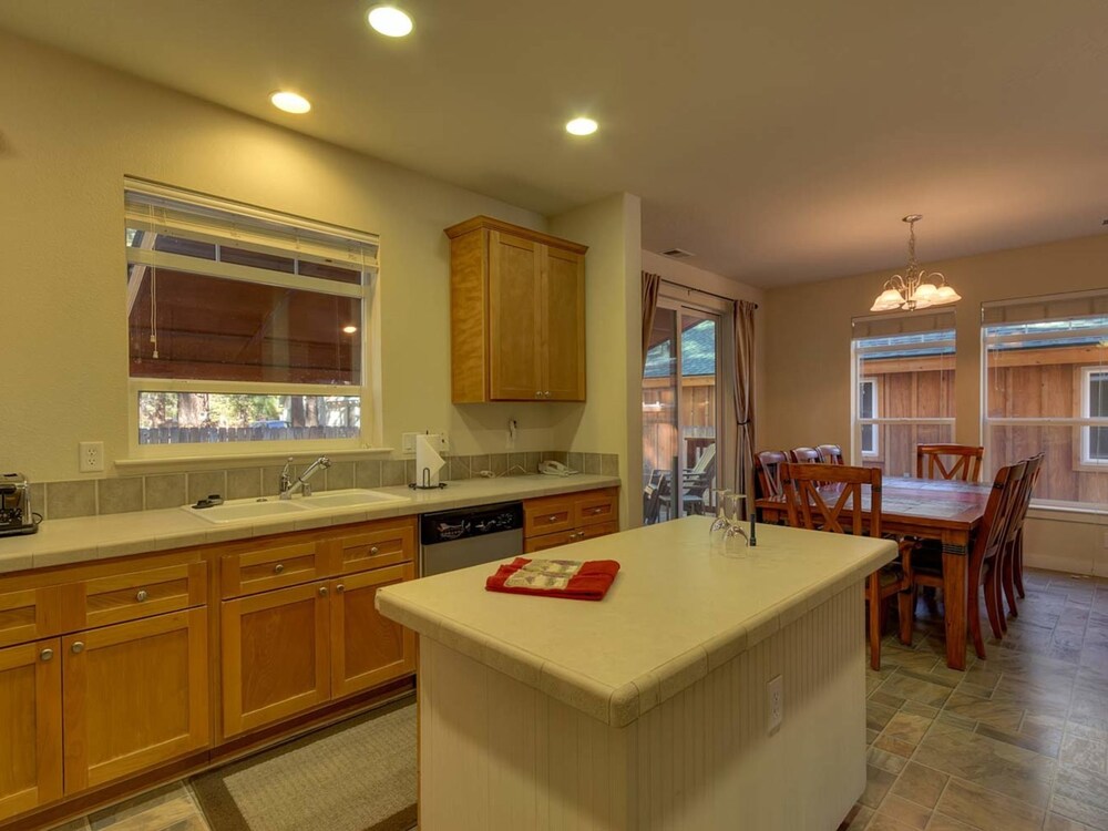 House, 4 Bedrooms, Bathtub (Home with Hot Tub Just 2 Blocks from ) - In-Room Kitchen