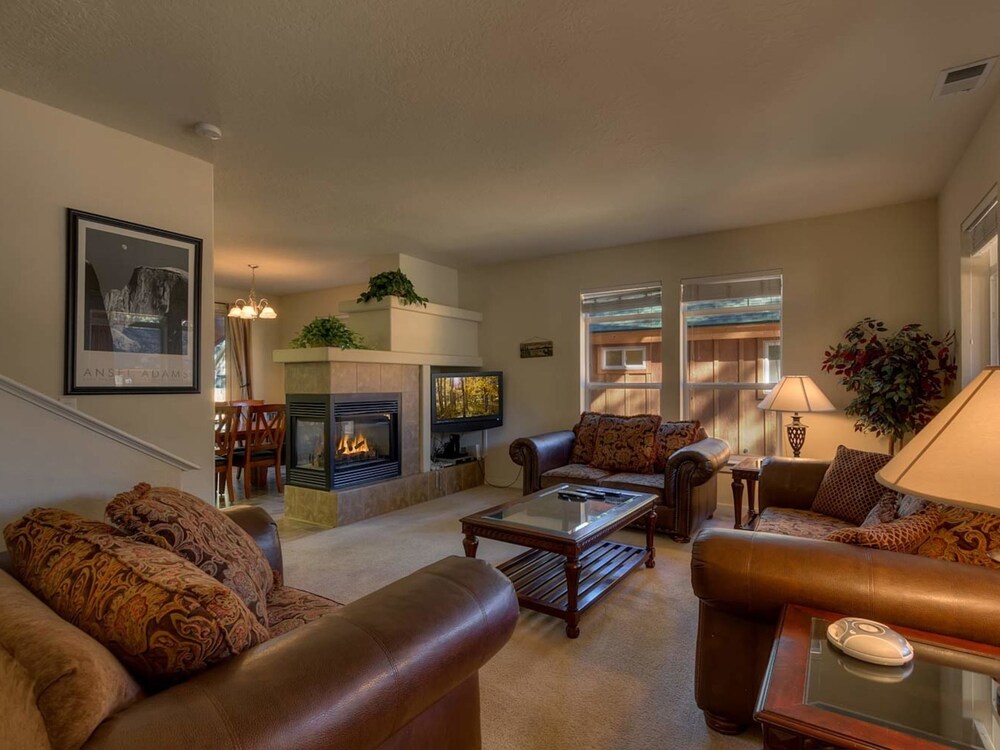 House, 4 Bedrooms, Bathtub (Home with Hot Tub Just 2 Blocks from ) - Living Area