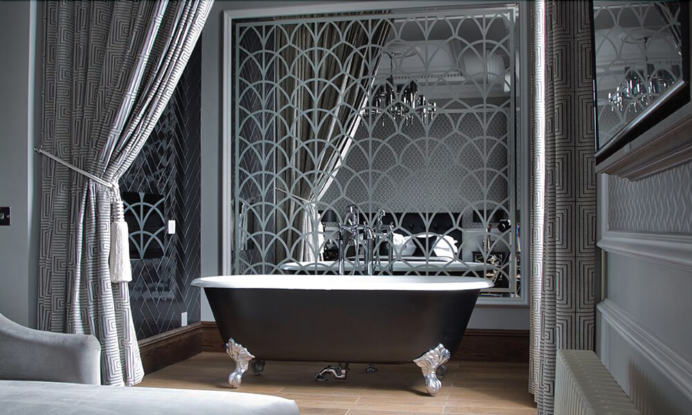 Deep Soaking Bathtub