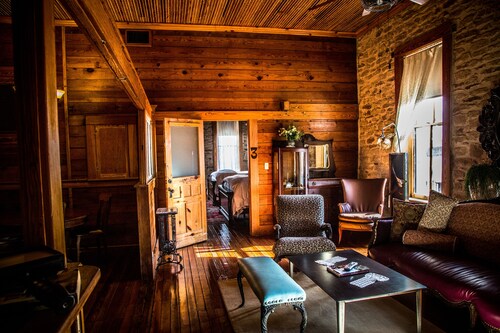 Hico's Upstairs Inn
