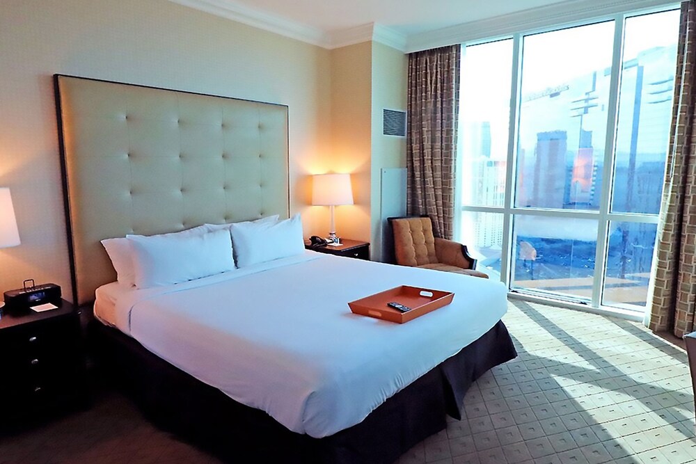 Signature Suite, 2 Bedrooms, Balcony, Executive Level - Room