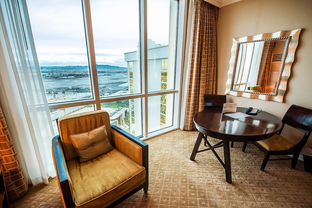 Signature Suite, 2 Bedrooms, Balcony, Executive Level - Room