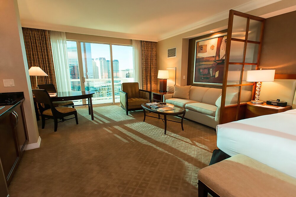 Signature Suite, 2 Bedrooms, Balcony, Executive Level - Room
