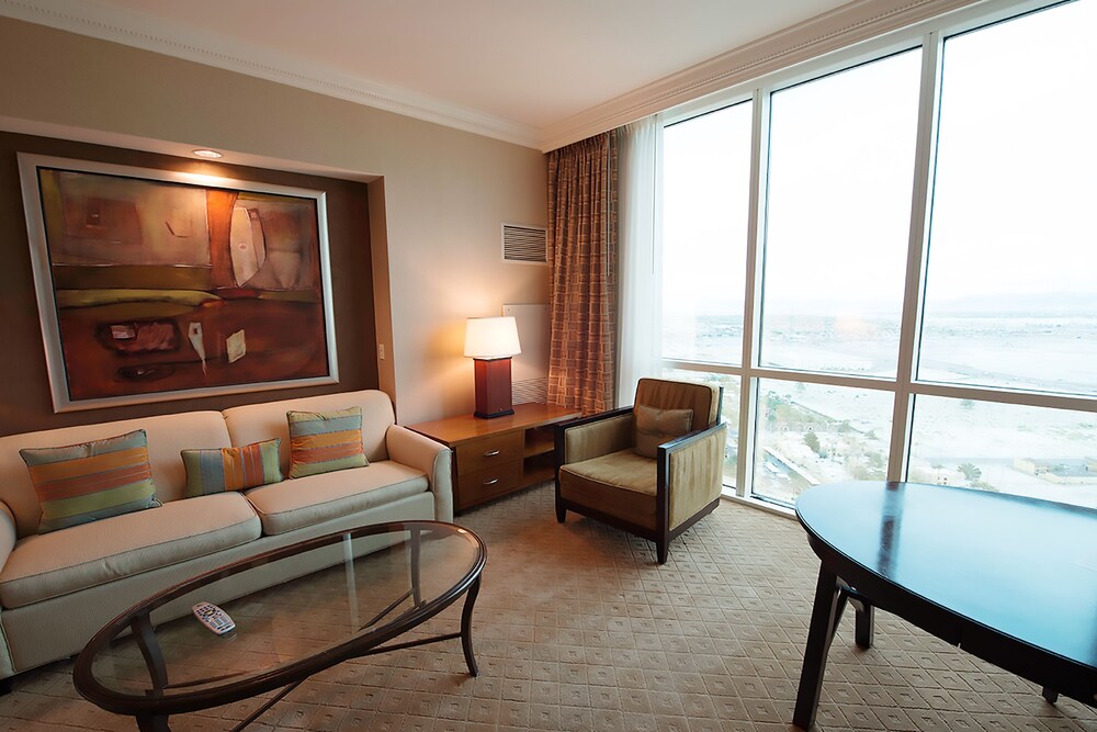 Signature Suite, 2 Bedrooms, Balcony, Executive Level - Living Area