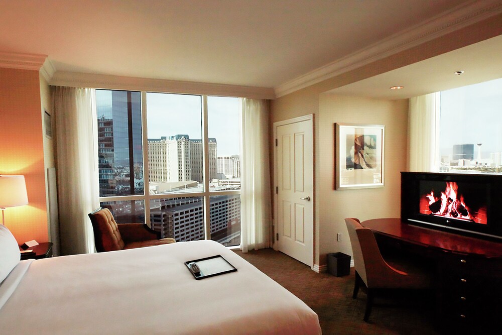 Signature Suite, 2 Bedrooms, Balcony, Executive Level - Room