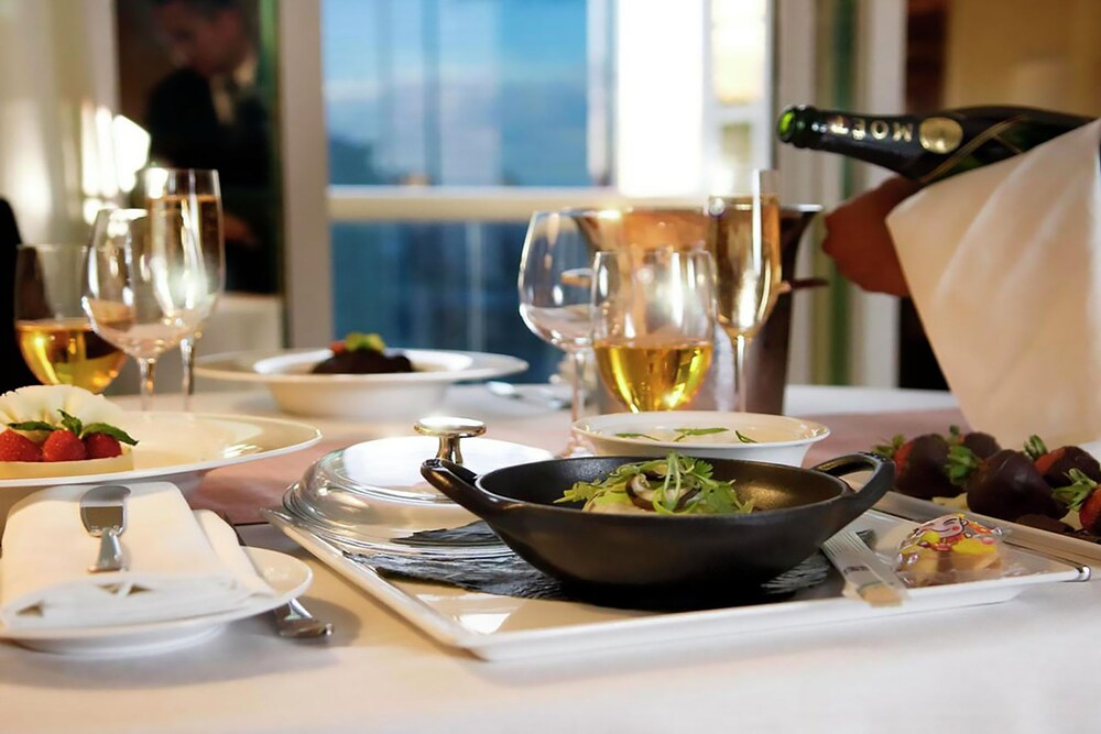 Signature Suite, 2 Bedrooms, Balcony, Executive Level - Food and Drink