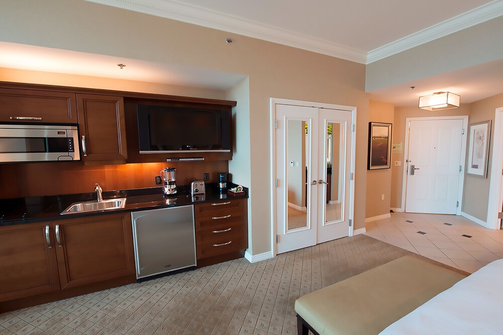 Signature Suite, 2 Bedrooms, Balcony, Executive Level - Room