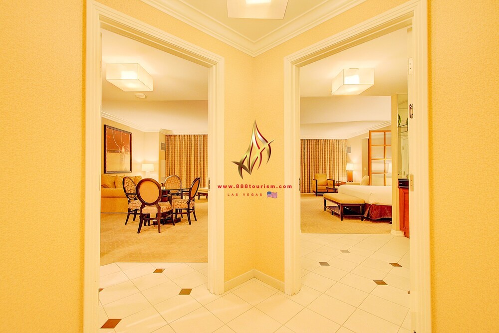 Signature Suite, 2 Bedrooms, Balcony, Executive Level - Hallway