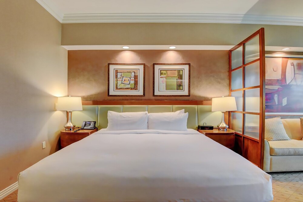 Signature Suite, 2 Bedrooms, Balcony, Executive Level - Room
