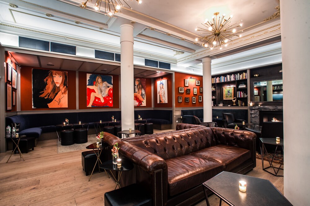 Hotel Lounge