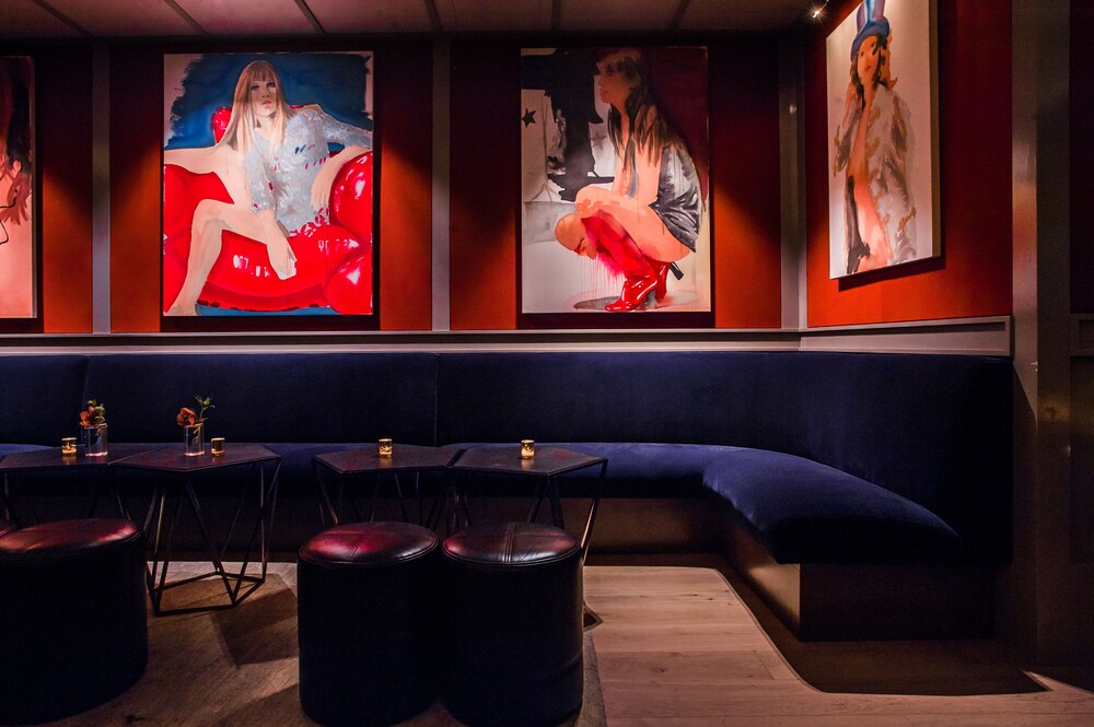 Hotel Lounge