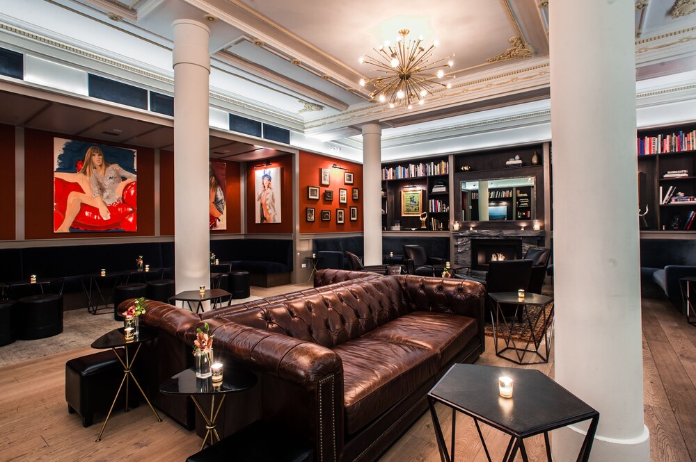 Hotel Lounge