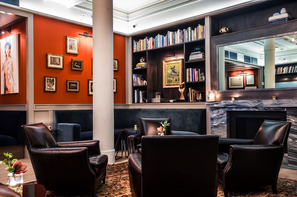 Hotel Lounge