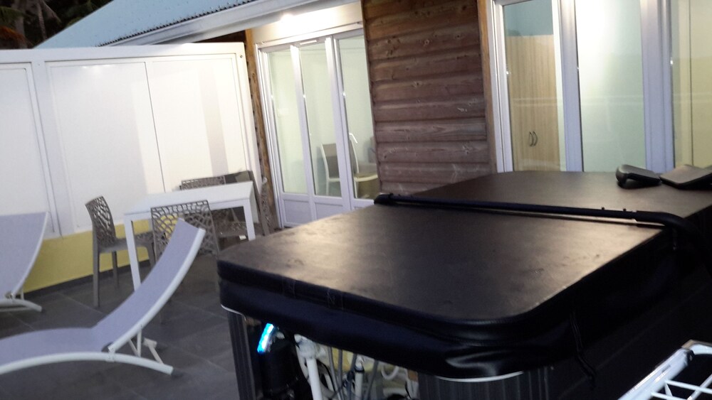 분사식 욕조 (Appartement Les Saintes)